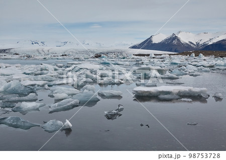 Glacial lake in Iceland Glacial lake in Iceland 98753728