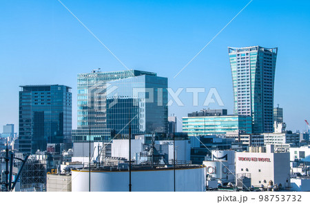 日本の東京都市景観　渋谷区宇田川町のパークコート渋谷 ザ タワーなどを望む 98753732