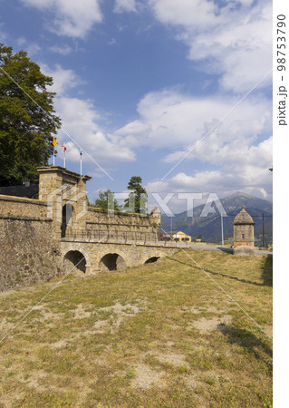 La citadelle de Mont-Louis, France 98753790