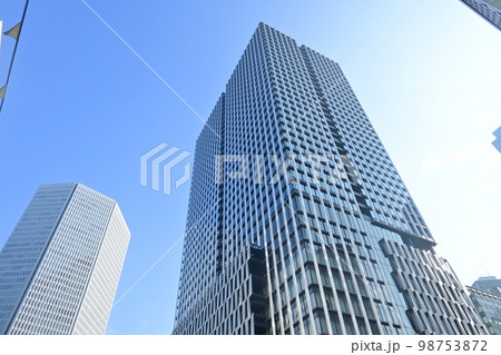 大阪駅周辺のビルと都市空間 98753872