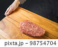 高級和牛ステーキ Japanese beef high quality steak 98754704