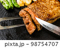 高級和牛ステーキ Japanese beef high quality steak 98754707