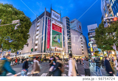 日本の東京都市景観 55年の歴史に幕。渋谷の東急百貨店本店が1月31日閉店=1月31日 日本の東京都市景観 55年の歴史に幕。渋谷の東急百貨店本店が1月31日閉店=1月31日 98754724