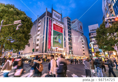 日本の東京都市景観 55年の歴史に幕。渋谷の東急百貨店本店が1月31日閉店=1月31日 日本の東京都市景観 55年の歴史に幕。渋谷の東急百貨店本店が1月31日閉店=1月31日 98754725
