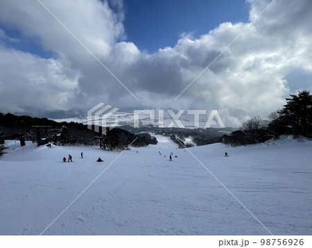 2023年1月の福島県の猪苗代スキー場からの景色 2023年1月の福島県の猪苗代スキー場からの景色 98756926