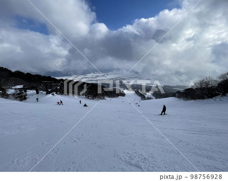 2023年1月の福島県の猪苗代スキー場からの景色 2023年1月の福島県の猪苗代スキー場からの景色 98756928