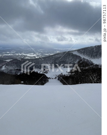 2023年1月の福島県のアルツ磐梯スキー場のリフトの動かなくなった非圧雪コース 2023年1月の福島県のアルツ磐梯スキー場のリフトの動かなくなった非圧雪コース 98757113