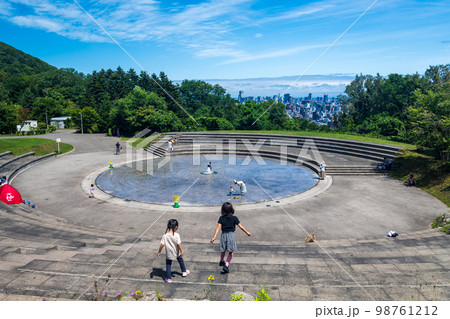 さあ！遊ぶぞ（札幌市旭山記念公園で遊ぶ子たち）_3617 98761212