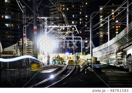 深夜の激闘!!『開かずの踏切』解消へ… 高架化工事に伴う線路切替の夜間工事 深夜の激闘!!『開かずの踏切』解消へ… 高架化工事に伴う線路切替の夜間工事 98761583