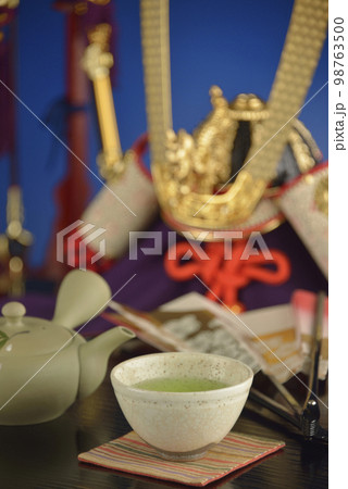 五月人形と緑茶 五月人形と緑茶 98763500