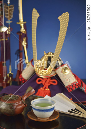 五月人形と緑茶 五月人形と緑茶 98763509