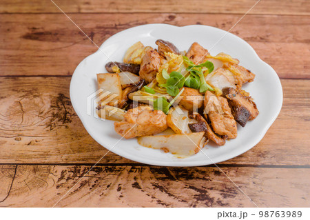 鶏肉と白菜のオイスターソース炒め 鶏肉と白菜のオイスターソース炒め 98763989