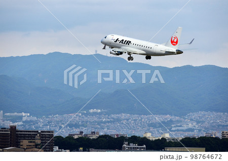 J-AIR伊丹離陸上昇 98764672