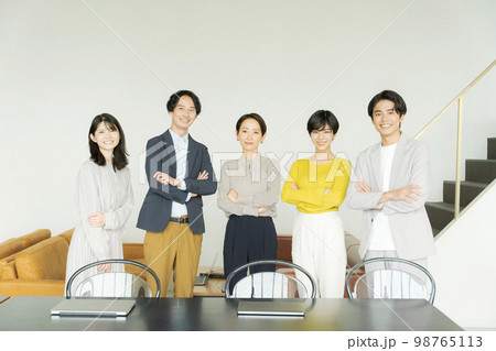 ビジネスパーソンのポートレート 98765113