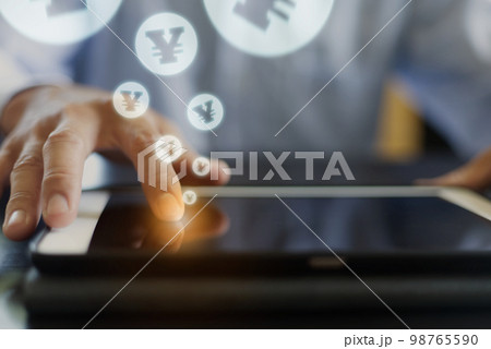 日本円とアプリ Japanse yen and clicking an application 日本円とアプリ Japanse yen and clicking an application 98765590