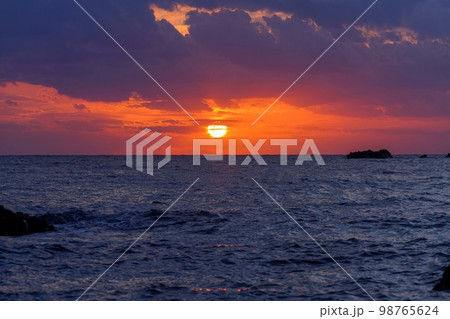 足摺岬で見た太平洋に沈む夕日の情景＠高知 98765624