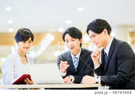ビジネス　若手 98765668