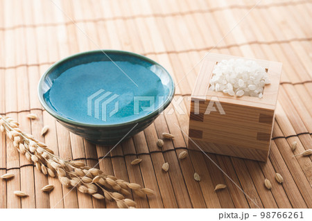 日本酒　お酒の写真素材 98766261