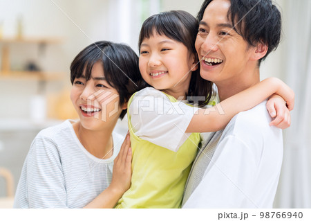 家族 親子 子供 ファミリー ライフスタイル リビング 家族 親子 子供 ファミリー ライフスタイル リビング 98766940