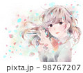 胸の前で手を組む少女/微笑み/サクラ/パステル背景 98767207