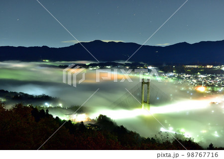 ミューズパークからの秩父盆地の雲海 98767716
