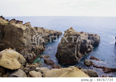 面白い岩 砂岩 宮崎県 日南海岸 鵜戸神宮 日向灘 面白い岩 砂岩 宮崎県 日南海岸 鵜戸神宮 日向灘 98767734