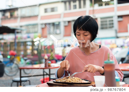 woman eat Taiwanese night market steak 98767804