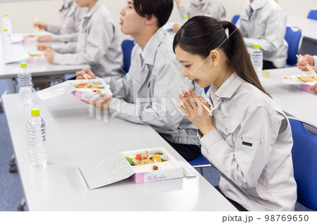 デリバリー弁当 98769650