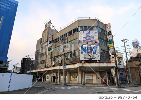 富山　高岡　昭和レトロなビル（アドニスビル・解体前） 98770764