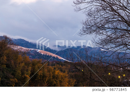 2023年1月28日若草山焼き当日黒髪山から若草山を望む　17時44分現在 98771845