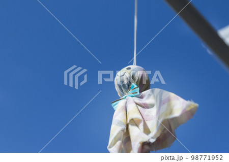 梅雨イメージ~てるてる坊主~ 梅雨イメージ~てるてる坊主~ 98771952