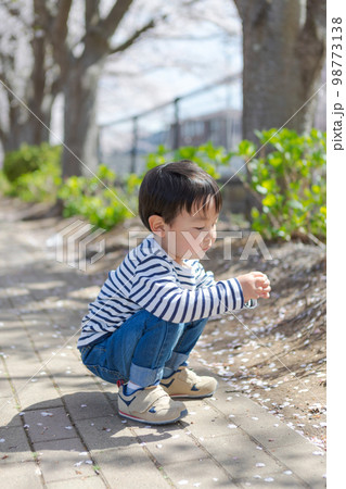 3 years old 98773138