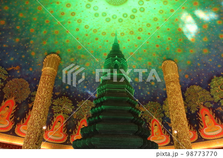 タイの幻想的なお寺 98773770