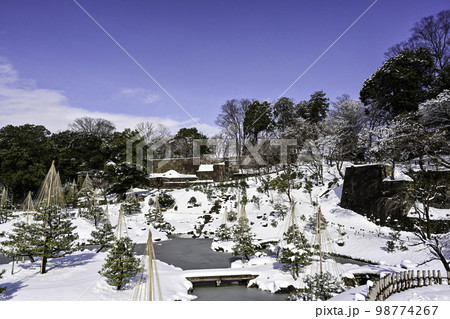 金沢城玉泉院丸庭園の雪景色 金沢城玉泉院丸庭園の雪景色 98774267