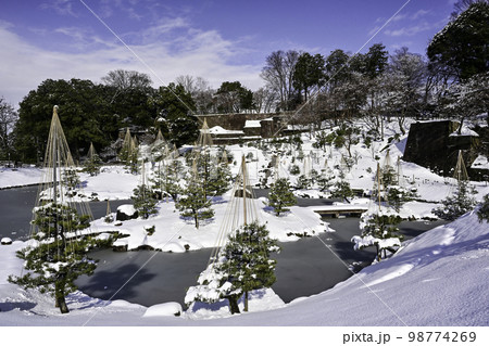 金沢城玉泉院丸庭園の雪景色 金沢城玉泉院丸庭園の雪景色 98774269