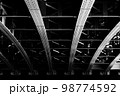 古い橋のアーチリブ 98774592