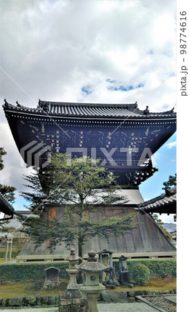 京都、京都御苑近くの相国寺、しょうこくじの洪音楼、こうおんろう 京都、京都御苑近くの相国寺、しょうこくじの洪音楼、こうおんろう 98774616