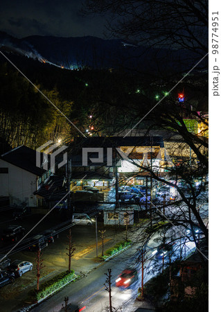 2023奈良黒髪山から見た若草山焼き 県道を通る車と夜景⑥ 2023奈良黒髪山から見た若草山焼き 県道を通る車と夜景⑥ 98774951