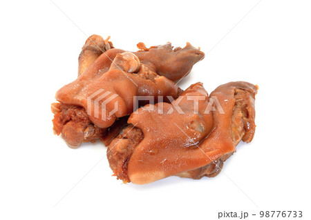 コラーゲンたっぷり沖縄料理てびち(豚足の煮物)【白背景・切り抜き】 コラーゲンたっぷり沖縄料理てびち(豚足の煮物)【白背景・切り抜き】 98776733