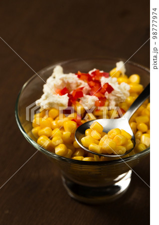 Esquites or Trolley with corn, cheese, mayonnaise and chili. Mexican street food. Close-up 98777974