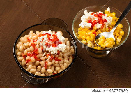 Esquites with corn and white kidney beans, cheese and chili. Mexican street food. Top view 98777980