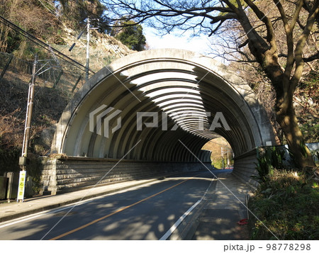 鎌倉市の巨福呂坂洞門 98778298