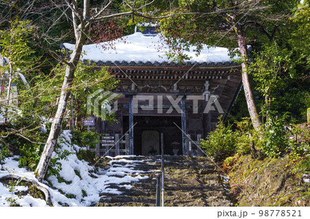 京都嵐山・二尊院 長い石段の先にある湛空廟 京都嵐山・二尊院 長い石段の先にある湛空廟 98778521