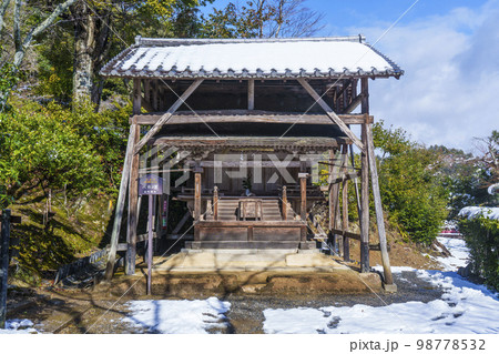 京都市嵯峨にある二尊院境内の八社宮 98778532