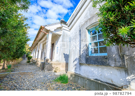 冬の伊王島灯台旧吏員退息所 長崎県長崎市 冬の伊王島灯台旧吏員退息所 長崎県長崎市 98782794