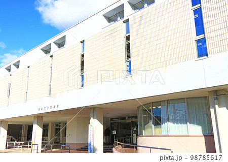 蒲郡市、蒲郡市立図書館の風景 98785617