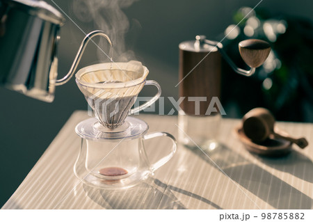 珈琲 コーヒー ハンドドリップ HARIO V60 抽出 湯気 レトロ ビンテージ調 珈琲 コーヒー ハンドドリップ HARIO V60 抽出 湯気 レトロ ビンテージ調 98785882