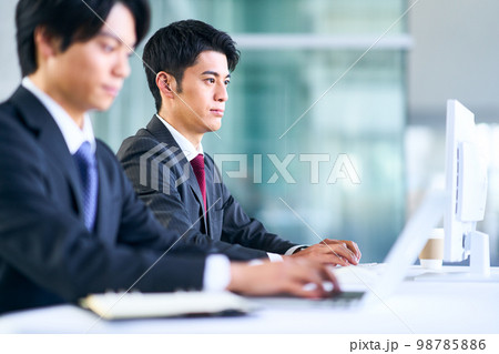 ビジネスシーン 若手 ビジネスシーン 若手 98785886