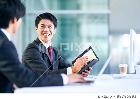 ビジネスシーン　若手 98785893