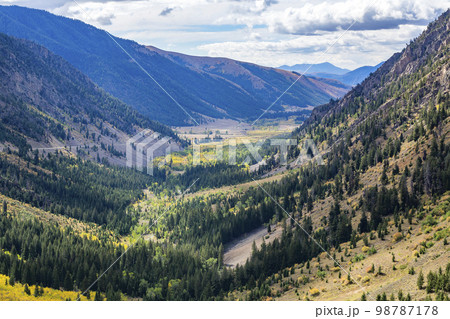 USA, Idaho, Sun Valley, Trail in scenic valley USA, Idaho, Sun Valley, Trail in scenic valley 98787178